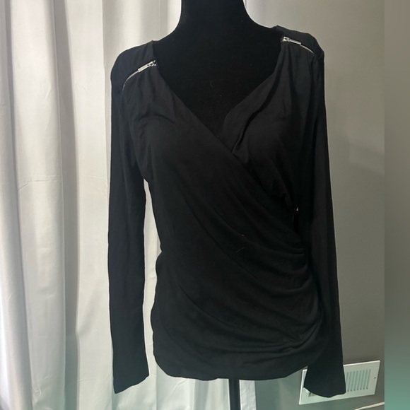 Premise Studio Long Sleeve V-Neck - Picture 1 of 7